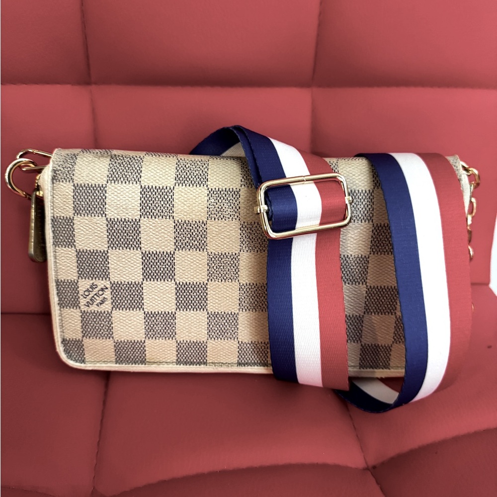 Louis Vuitton
Damier Azur zip large organizer converted
Crossbody pre-loved - Picture 3 of 17